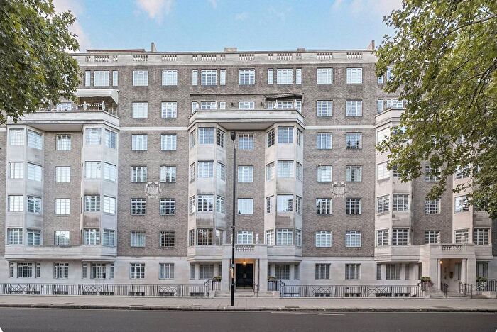 3 Bedroom Flat For Sale In Albion Street, Hyde Park Estate, London, W2