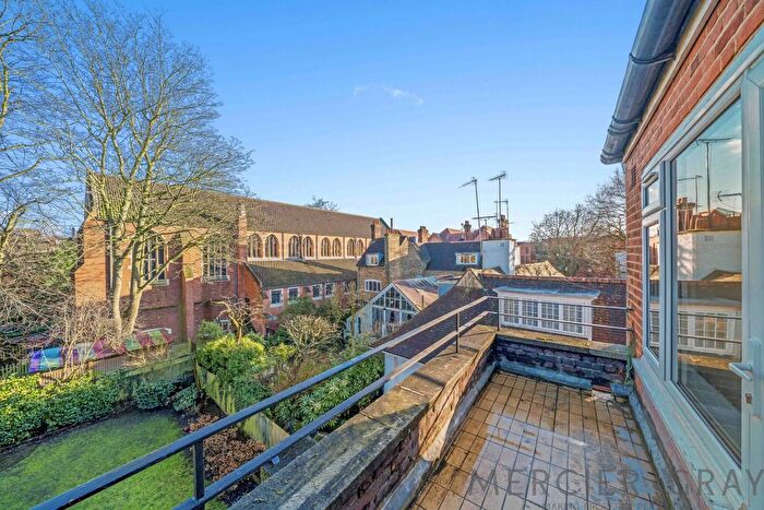 3 Bedroom Flat To Rent In Platts Lane, Hampstead, NW3