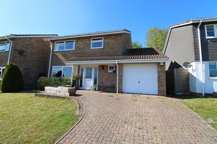 4 Bedroom Detached House For Sale In Lordsfield Gardens, Overton., RG25