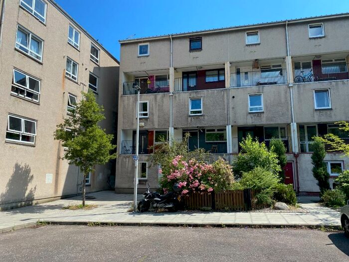 4 Bedroom Flat To Rent In Viewcraig Gardens, Newington, Edinburgh, EH8