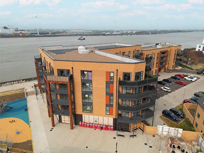 2 Bedroom Flat To Rent In Kirkham Court, Henley Approach, Northfleet, Gravesend, Kent, DA11