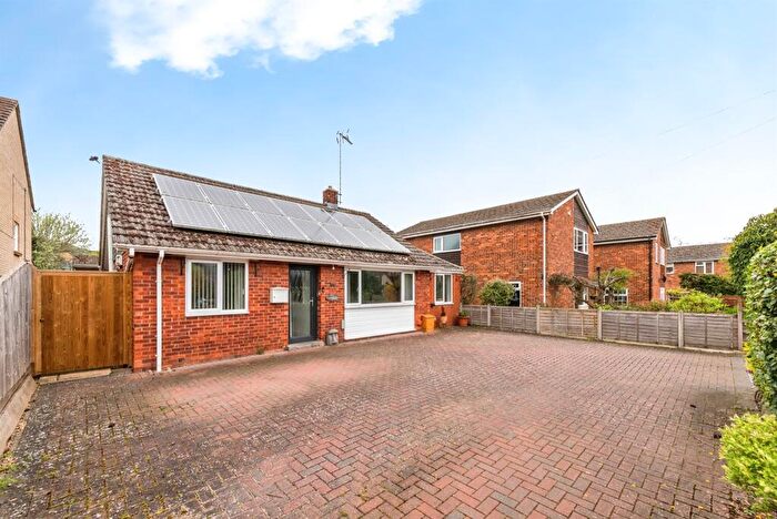 3 Bedroom Detached Bungalow For Sale In Faringdon Road, Kingston Bagpuize, Abingdon, OX13