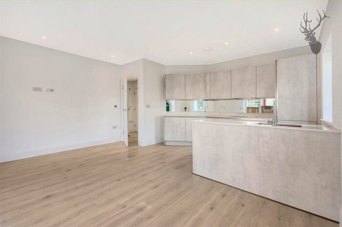 1 Bedroom Flat For Sale In Crossways, Manor Road, Chigwell, IG7