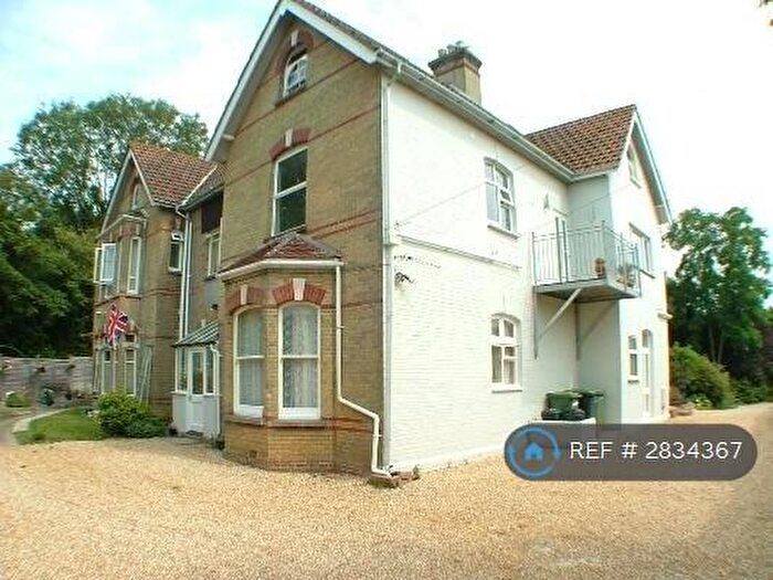 3 Bedroom Flat To Rent In Woodside, Cowes, PO31