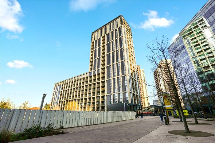 2 Bedroom Flat For Sale In Caithness Walk, Croydon, CR0