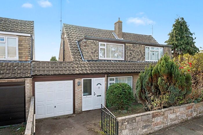 3 Bedroom Semi-detached House For Sale In Hever Croft, Strood, ME2