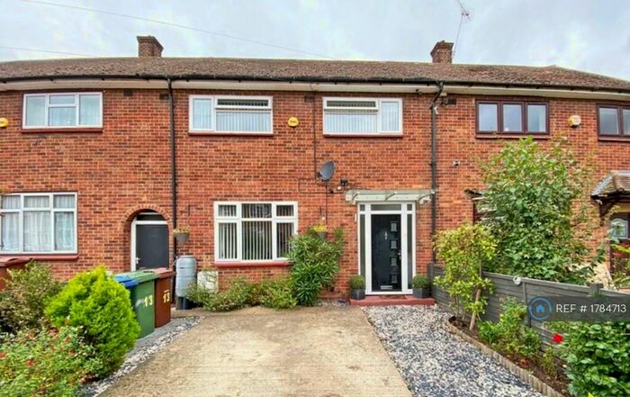 3 Bedroom End Of Terrace House To Rent In Annalee Gardens, Ockendon, RM15