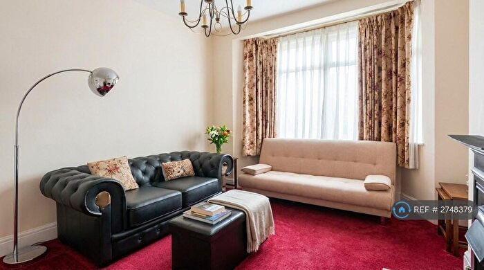 4 Bedroom Maisonette To Rent In Lodge Avenue, Romford, RM2