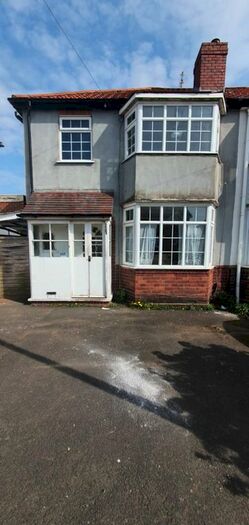 3 Bedroom Flat To Rent In Acres Road, Brierley Hill, DY5