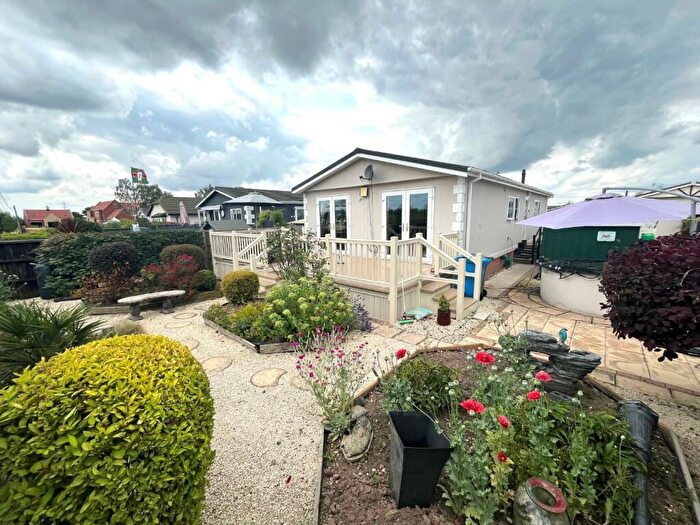 2 Bedroom Park Home For Sale In Riverview, Church Laneham, Retford, DN22