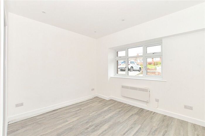 1 Bedroom Flat For Sale In Holmbush Way, Southwick, Brighton, East Sussex, BN42