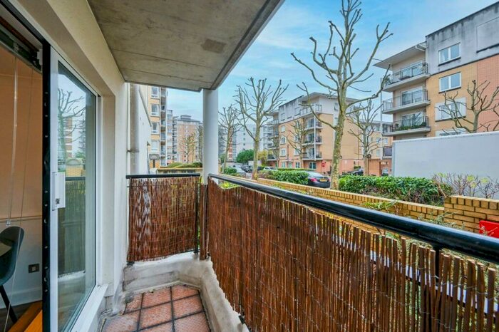 1 Bedroom Flat To Rent In Adventurers Court, Isle Of Dogs, London, E14