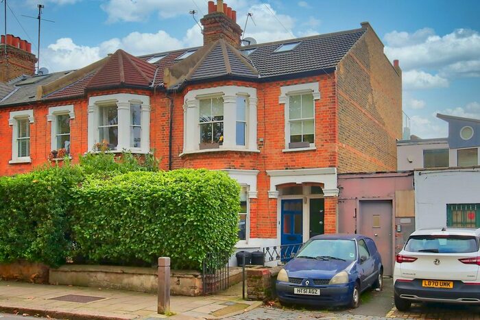 2 Bedroom Flat To Rent In Allfarthing Lane, Wandsworth, SW18