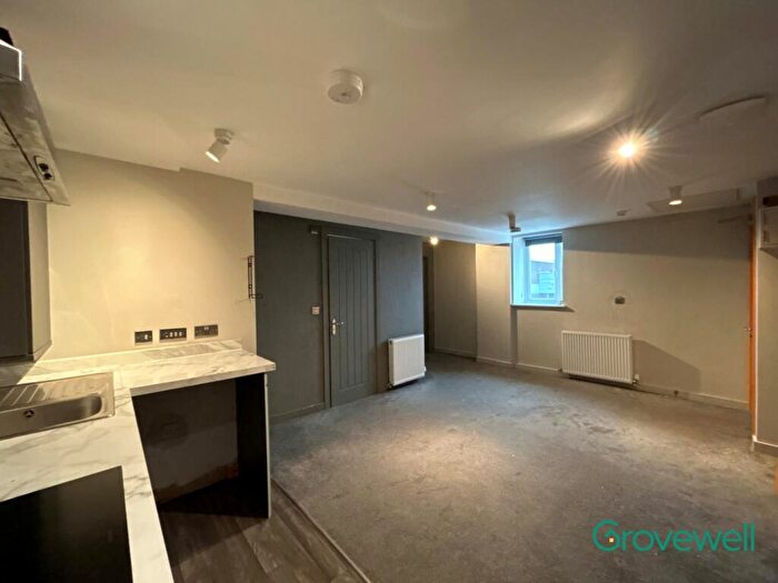 1 Bedroom Flat To Rent In Bell Lane, Bury, BL9