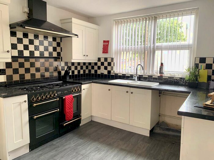 2 Bedroom House To Rent In St. Matthews Road, Smethwick, B66