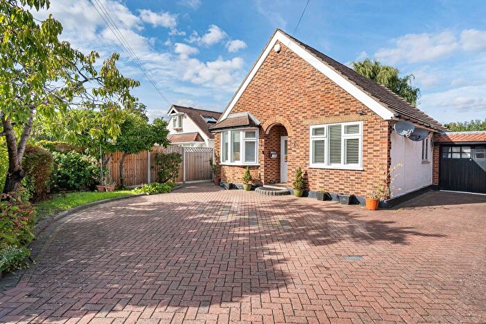 2 Bedroom Bungalow For Sale In Little Green Lane, Chertsey, Surrey, KT16