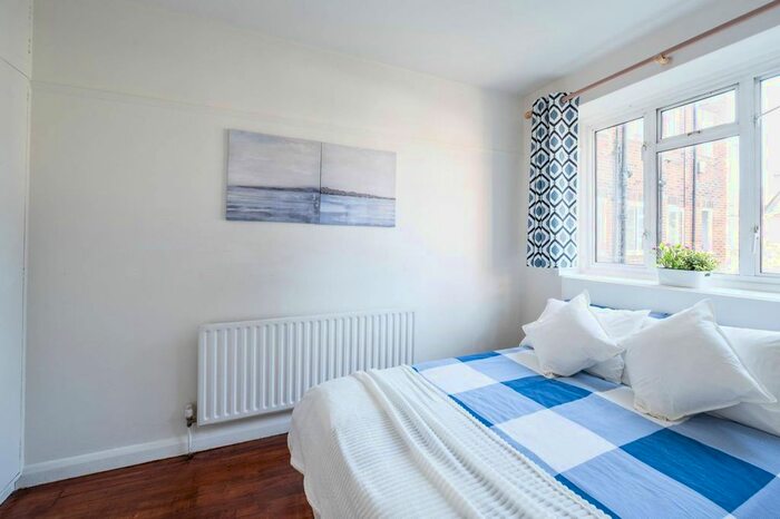2 Bedroom Flat To Rent In Brewster Gardens, North Kensington, London, W10