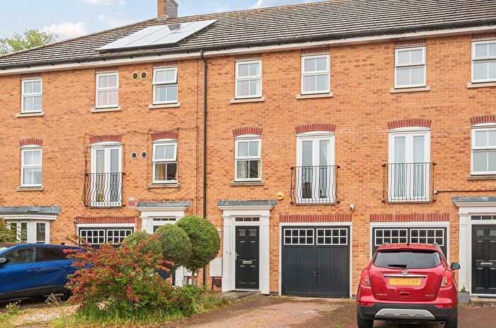 3 Bedroom Property To Rent In Rawlinson Road, Crawley, RH10