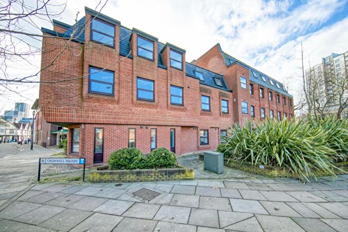 1 Bedroom Apartment To Rent In Cromwell Square, Ipswich, IP1
