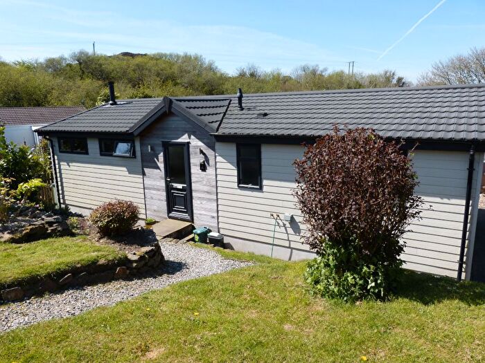 2 Bedroom Park Home For Sale In South Walk, St Dennis, PL26