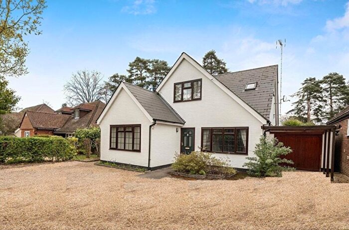 4 Bedroom Detached House For Sale In The Avenue, Crowthorne, Berkshire, RG45