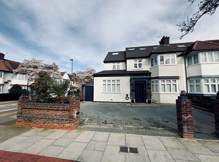 3 Bedroom Flat To Rent In Hervey Close, Finchley, London, N3