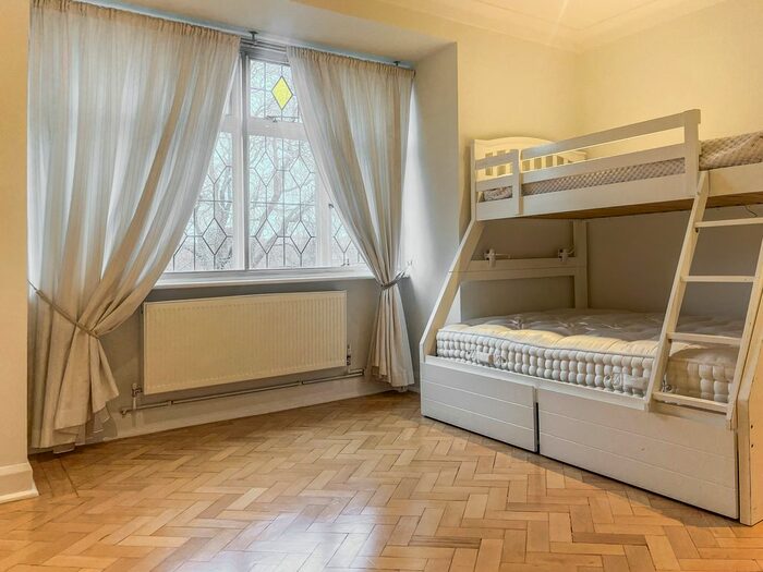 2 Bedroom Flat To Rent In Cambridge Park, Twickenham, TW1
