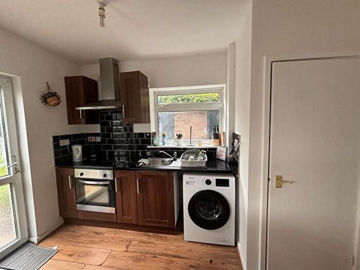 2 Bedroom Semi-Detached House To Rent In Valley Road, Cradley Heath, B64