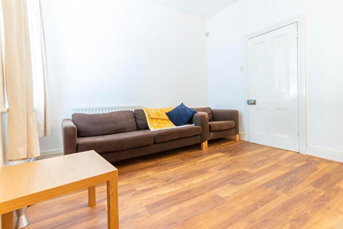 3 Bedroom Apartment To Rent In Myrtle Grove, Jesmond, NE2