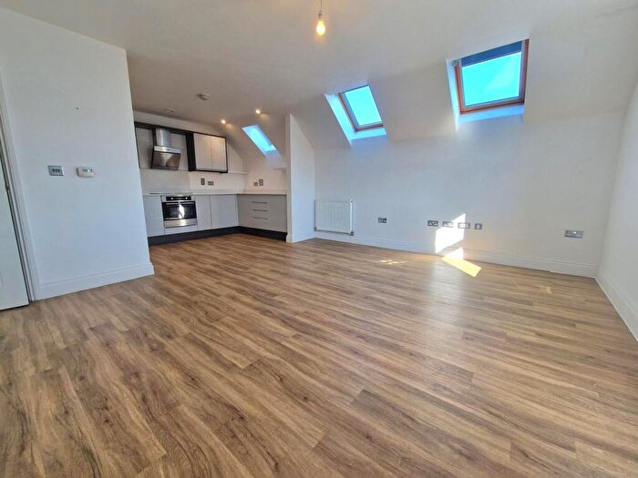1 Bedroom Flat To Rent In Kensington Court, Luton, LU1