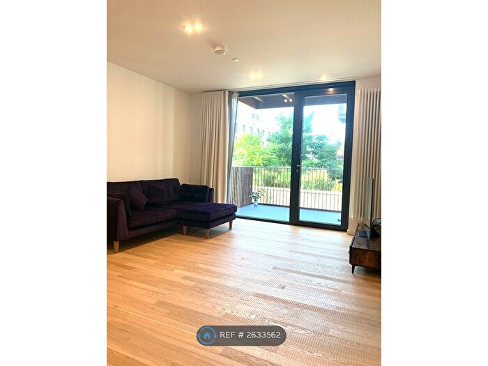 1 Bedroom Flat To Rent In Hollandbury House, London, TW8