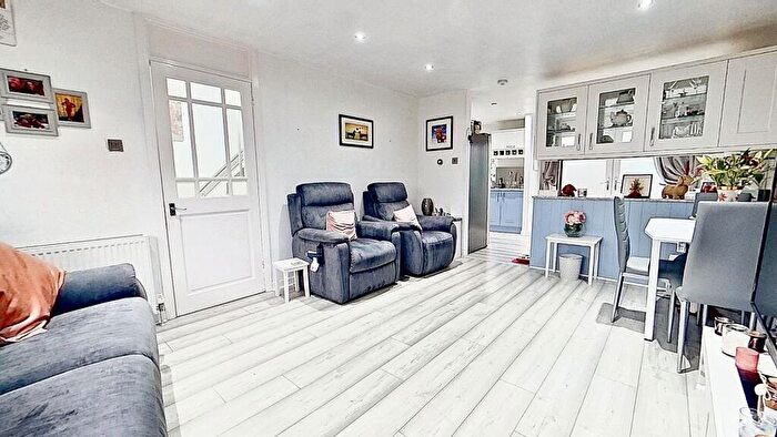 3 Bedroom Terraced House For Sale In Hillview Place, Broxburn, EH52