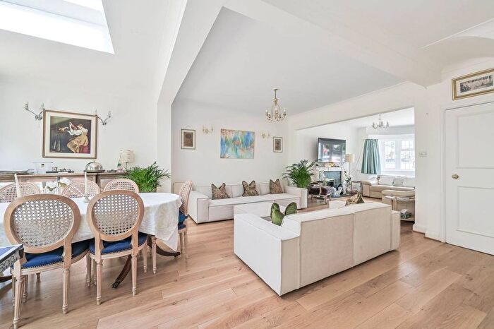 4 Bedroom Detached House To Rent In Uphill Grove, Mill Hill, London, NW7