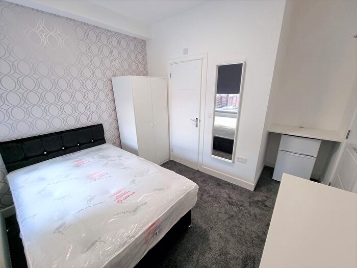 1 Bedroom Studio To Rent In Ashburnham Road, Luton, Bedfordshire, LU1