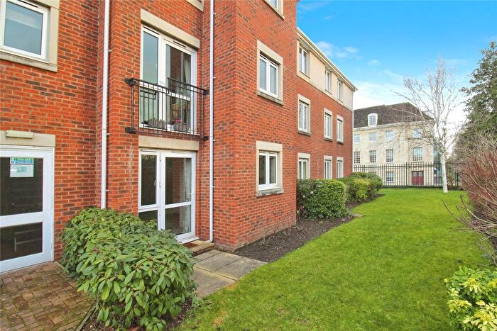 1 Bedroom Flat For Sale In Regal Court, Trowbridge, BA14