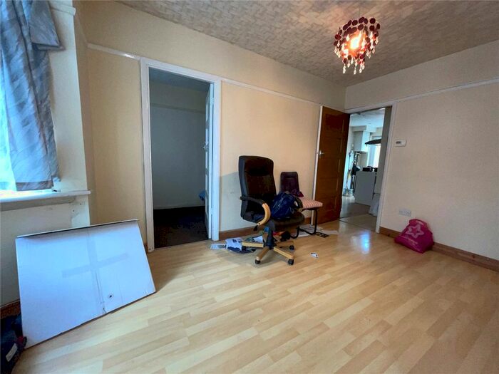 2 Bedroom Maisonette To Rent In Stratford Road, Hayes, Greater London, UB4