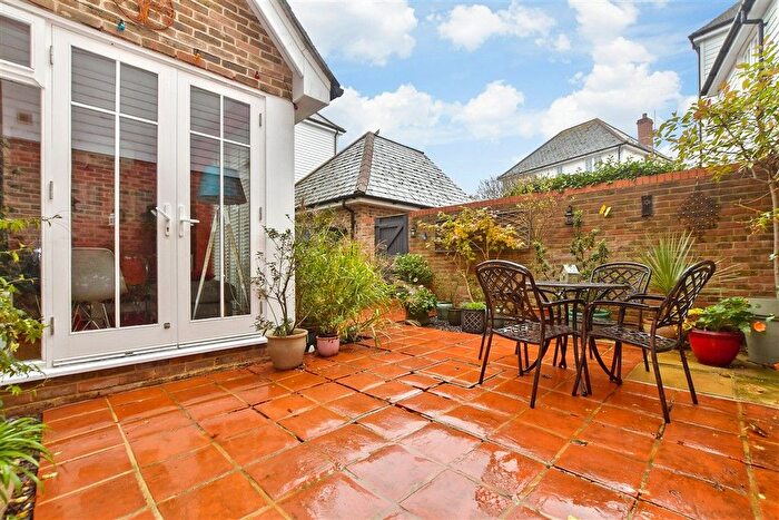 4 Bedroom Terraced House For Sale In Laxton Walk, Kings Hill, West Malling, Kent, ME19
