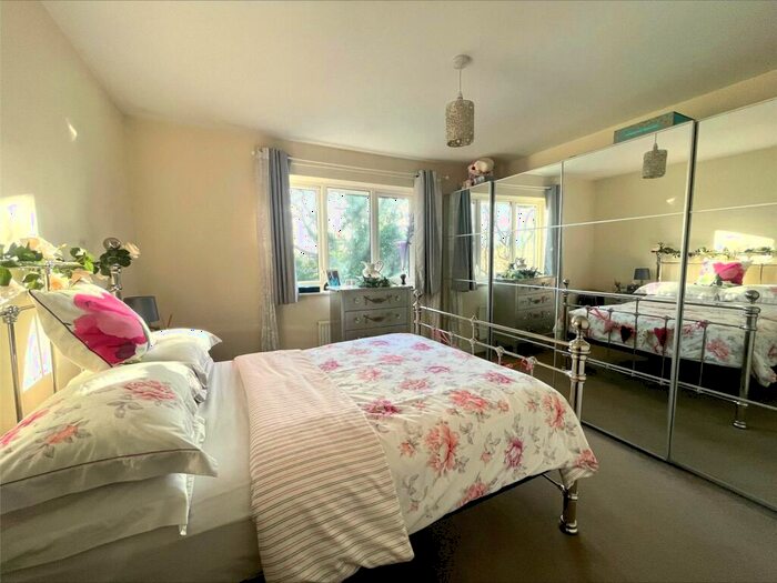 1 Bedroom Flat For Sale In Coxwell Avenue, Farnborough, Hampshire, GU14