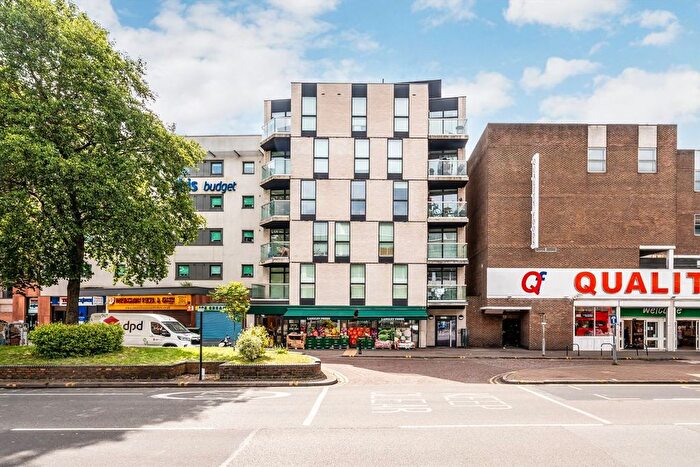 2 Bedroom Flat To Rent In Staines Road, Hounslow, TW3
