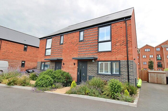 3 Bedroom Semi Detached House For Sale In Ocean Road, Lee-on-the-Solent, PO13