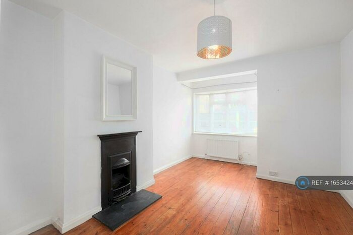 1 Bedroom Flat To Rent In De Beauvoir Court, London, N1