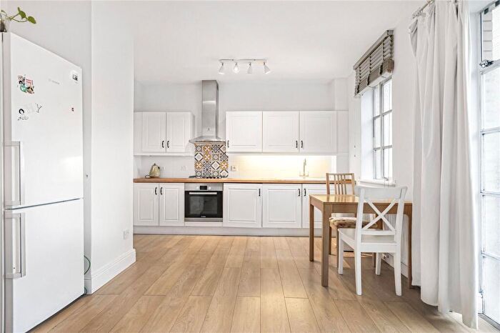 2 Bedroom Apartment To Rent In Roy Square, London, E14