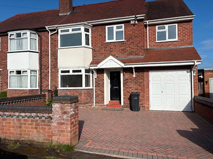 4 Bedroom Semi-Detached House To Rent In Hungerford Road, Stourbridge, West Midlands, DY8