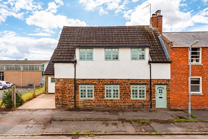 4 Bedroom Semi-Detached House For Sale In Church Street, Broughton, NN14
