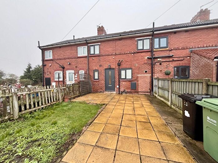 3 Bedroom Terraced House For Sale In Gibson Lane, Kippax, Leeds, LS25