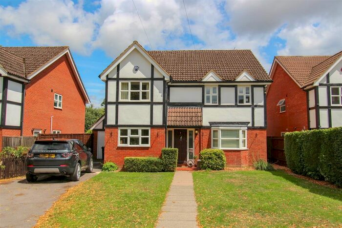 4 Bedroom Detached House To Rent In Pine Trees Drive, Ickenham, Uxbridge, UB10