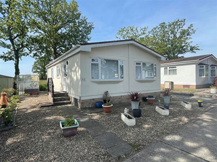 2 Bedroom Mobile Home For Sale In Ram Hill, Coalpit Heath, Bristol, BS36