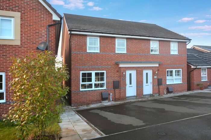 3 Bedroom Semi-Detached House For Sale In Trail View, Farnsfield, Newark NG22