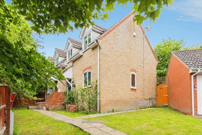 2 Bedroom End Of Terrace House For Sale In Harwich Road, Colchester, CO4