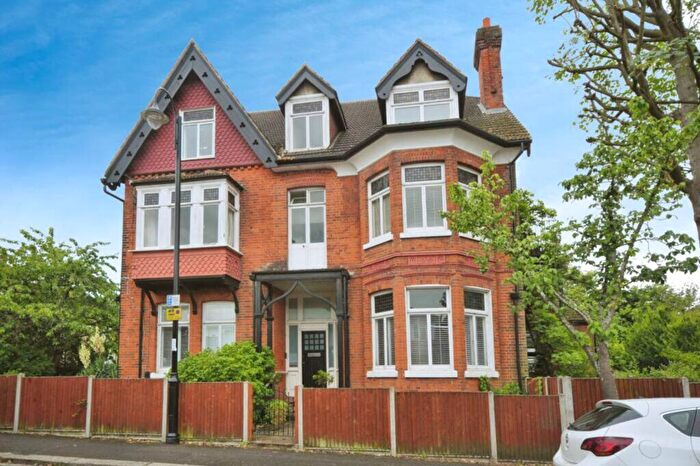 2 Bedroom Flat For Sale In Harold Road, Crystal Palace, London, SE19